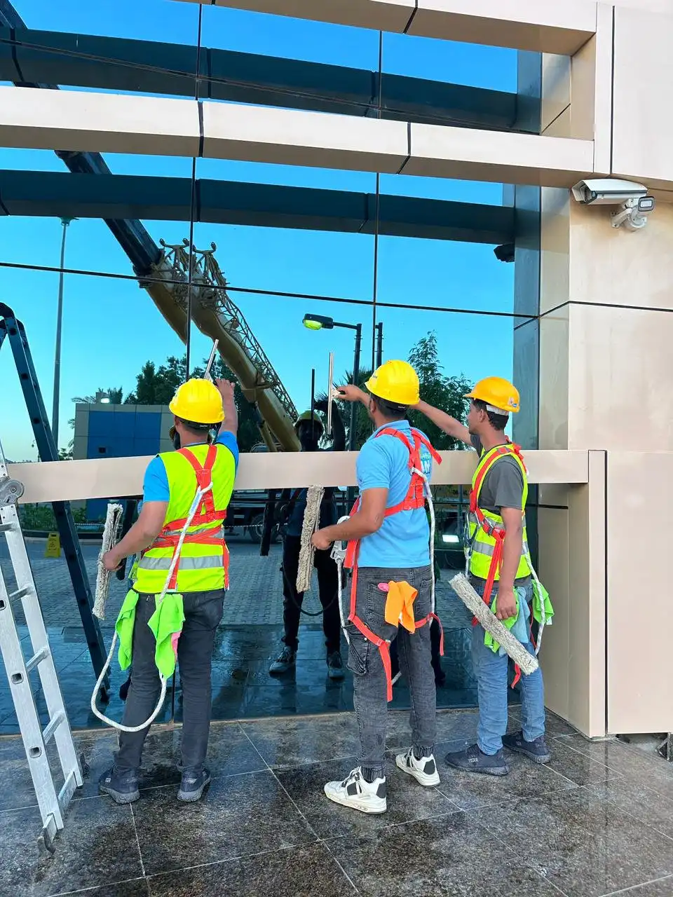 تنظيف نوافذ المنازل والشركات