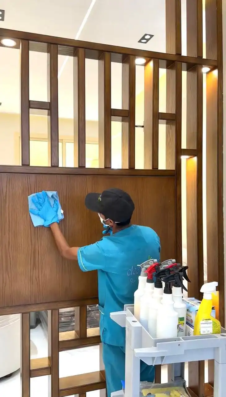 تنظيف الطاولات