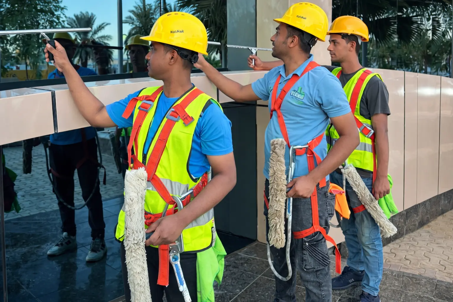 تنظيف واجهات المحلات بتبوك