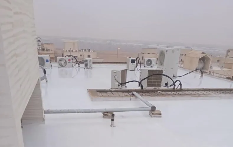 كيف يمكن تحقيق عزل الأسطح بتبوك بشكل فعال؟